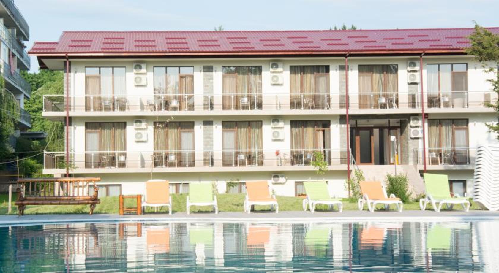Q Hotel เนพทุน ภายนอก รูปภาพ
