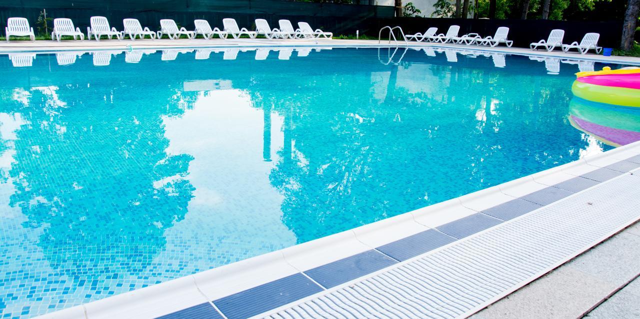 Q Hotel เนพทุน ภายนอก รูปภาพ