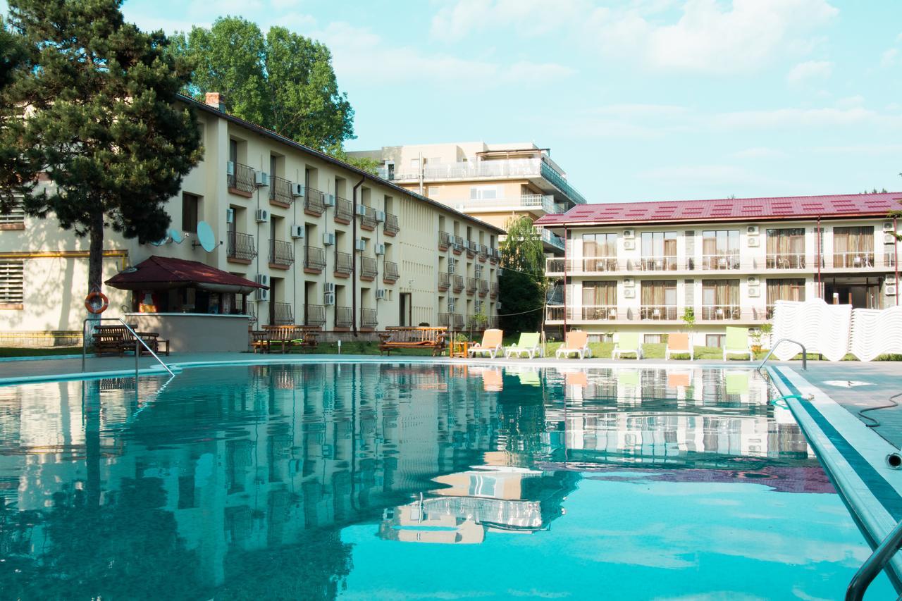 Q Hotel เนพทุน ภายนอก รูปภาพ