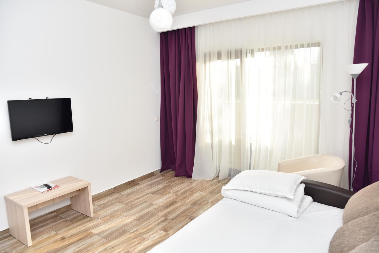 Q Hotel เนพทุน ภายนอก รูปภาพ