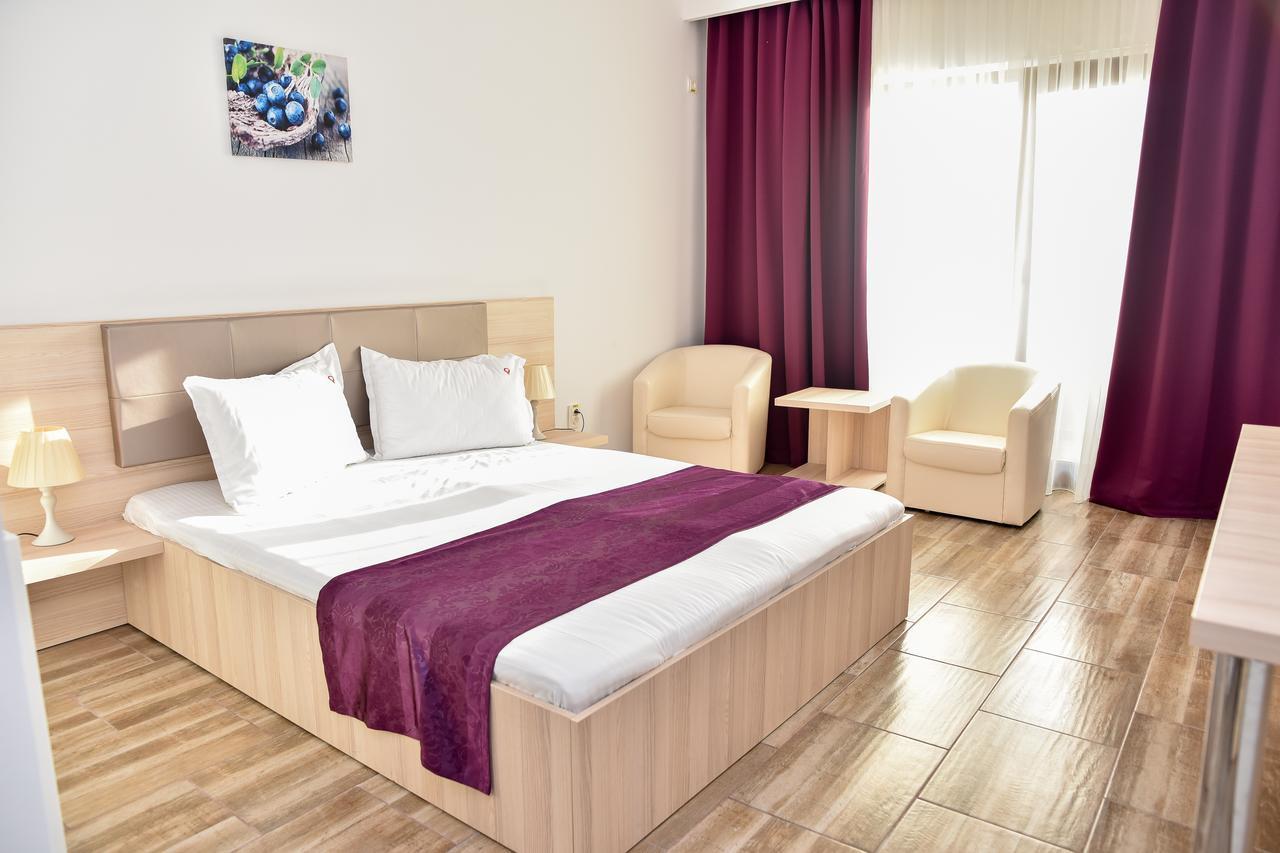 Q Hotel เนพทุน ภายนอก รูปภาพ
