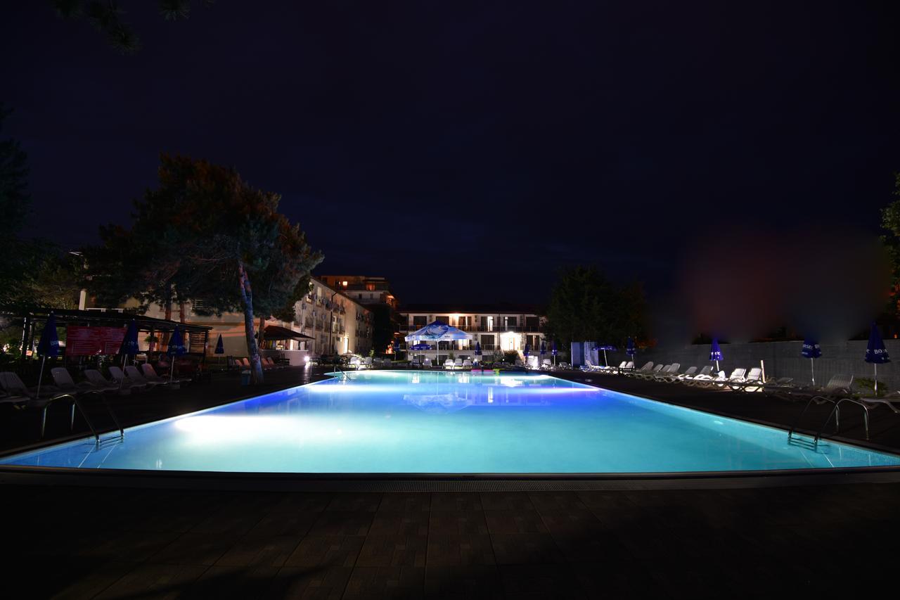 Q Hotel เนพทุน ภายนอก รูปภาพ