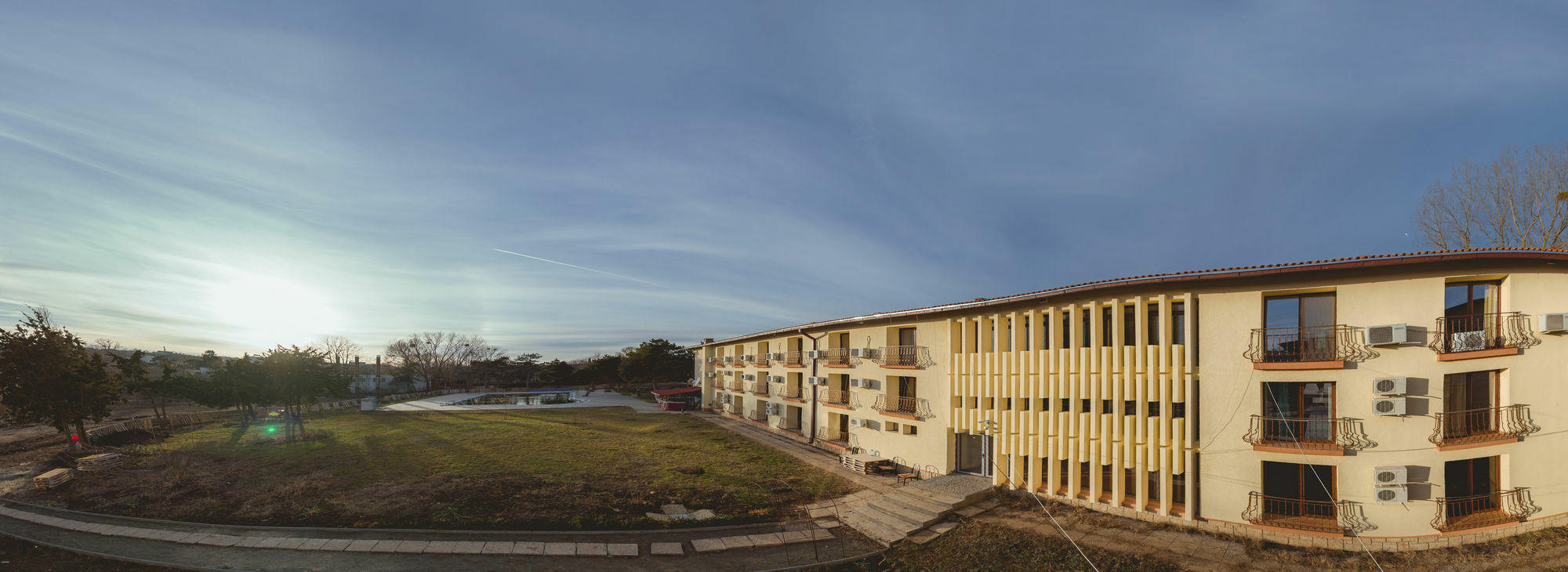 Q Hotel เนพทุน ภายนอก รูปภาพ